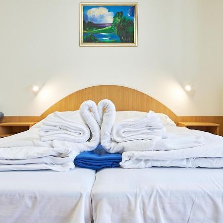 Nimrod Vendeghaz Hotel ไฮจ์ดุสโซบอสโล ภายนอก รูปภาพ